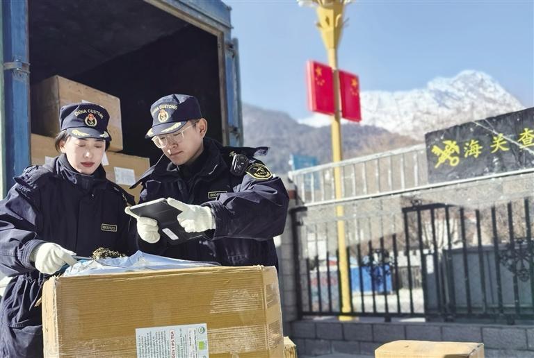 西藏首次通过陆路口岸进口尼泊尔茶叶