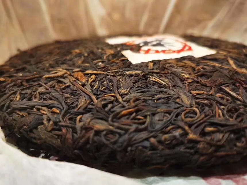 茶品：99年甲级红印生饼规格：380克/片．84片/