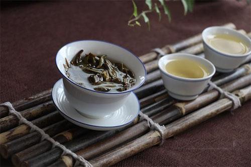 考古发现西周至隋唐时期就发现茶叶