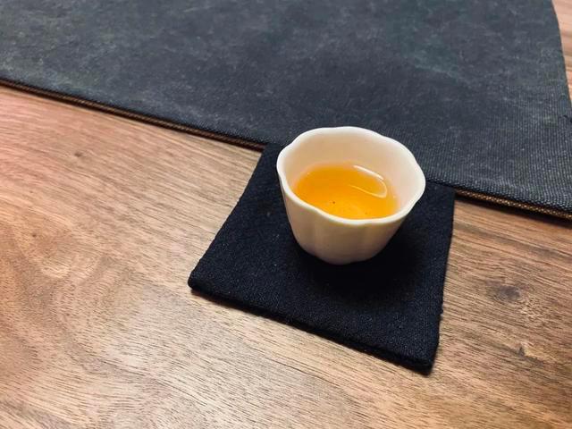 绿茶、红茶、白茶、青茶（乌龙茶）、黄茶和黑茶