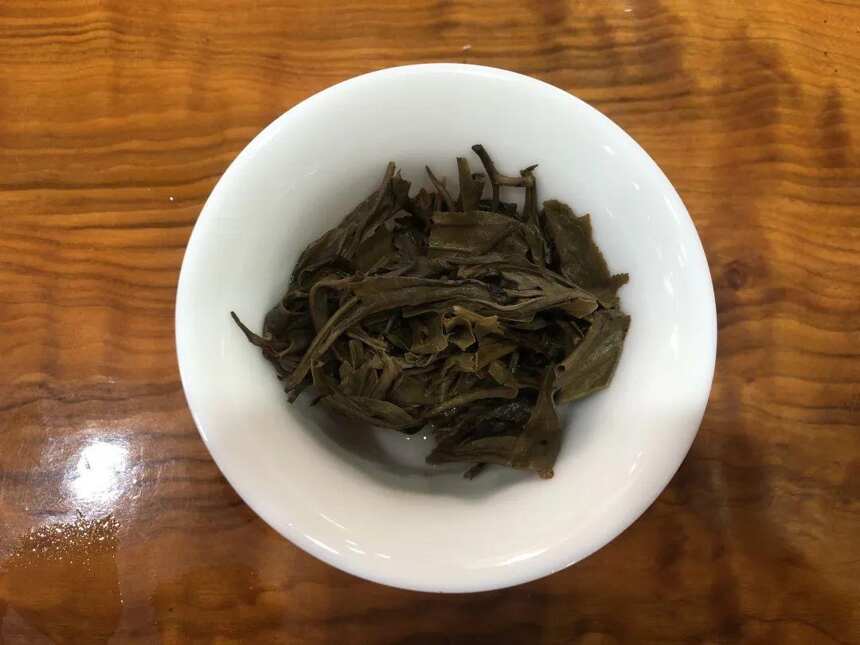 《老徐鉴茶》576期：2016老曼峨古树春茶品鉴报告（玉溪茶友寄）